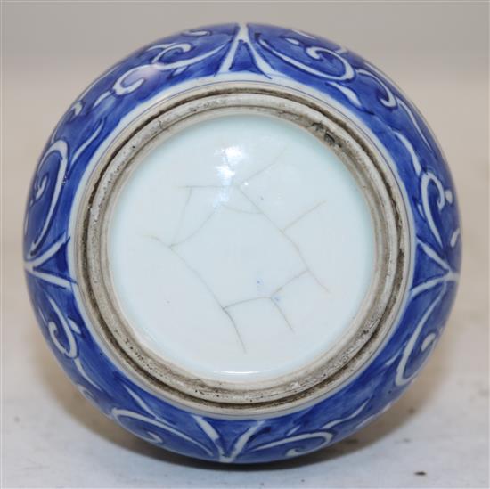 A Chinese blue and white double gourd shaped vase, possibly late Ming dynasty, 17cm, hairline cracks